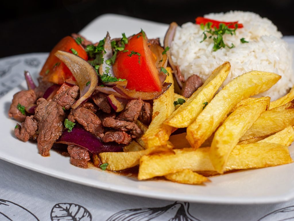 Lomo saltado peruano